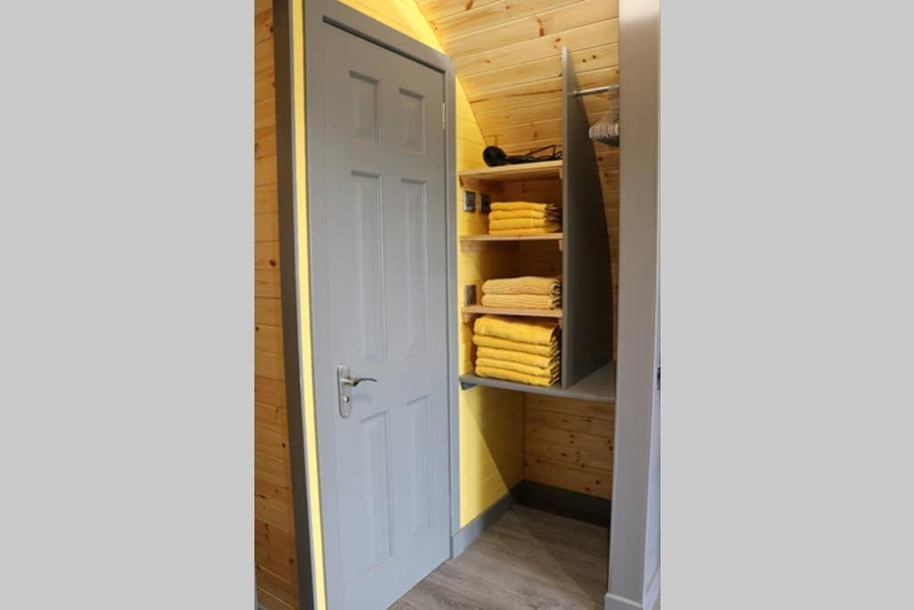 Вилла Glampods Glamping Pod - Meet Highland Cows And Sheep Элгин Экстерьер фото